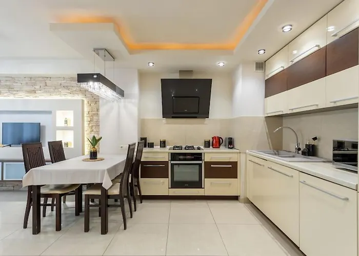 Urban Chic - One Bedroom Apartment -Luxury Warsaw Stays - Grzybowska 5