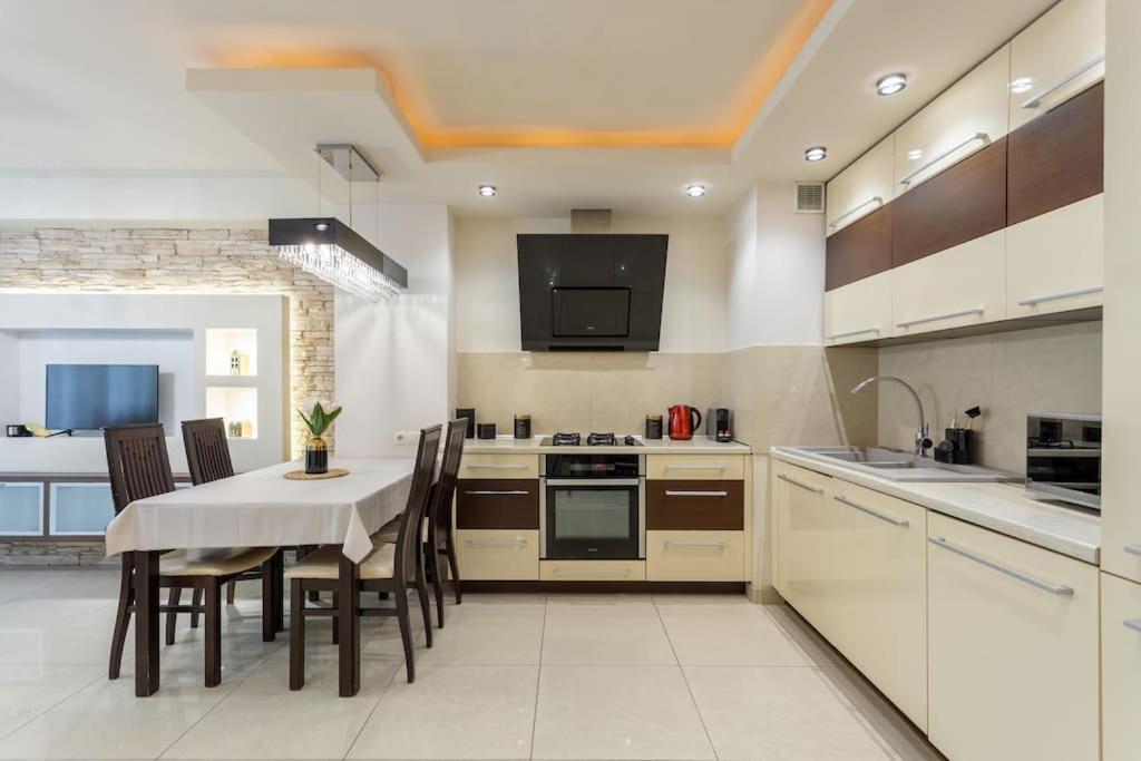 Urban Chic - One Bedroom -luxury - Grzybowska 5 Apartmán *