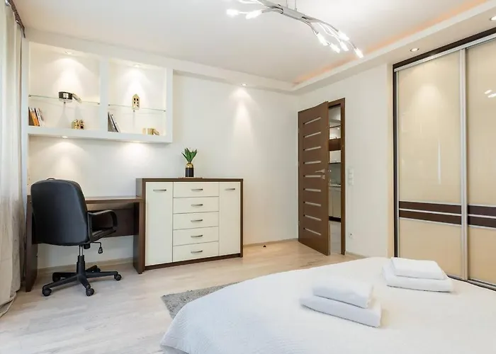 Urban Chic - One Bedroom Apartment -Luxury Warsaw Stays - Grzybowska 5