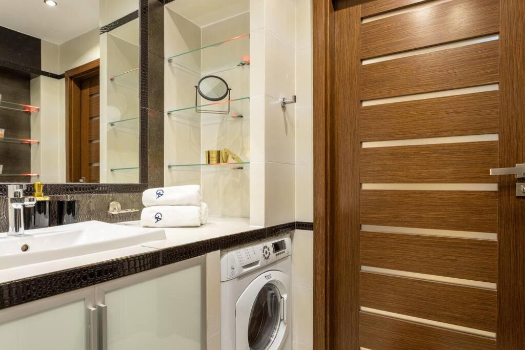 Urban Chic - One Bedroom -luxury - Grzybowska 5 Варшава