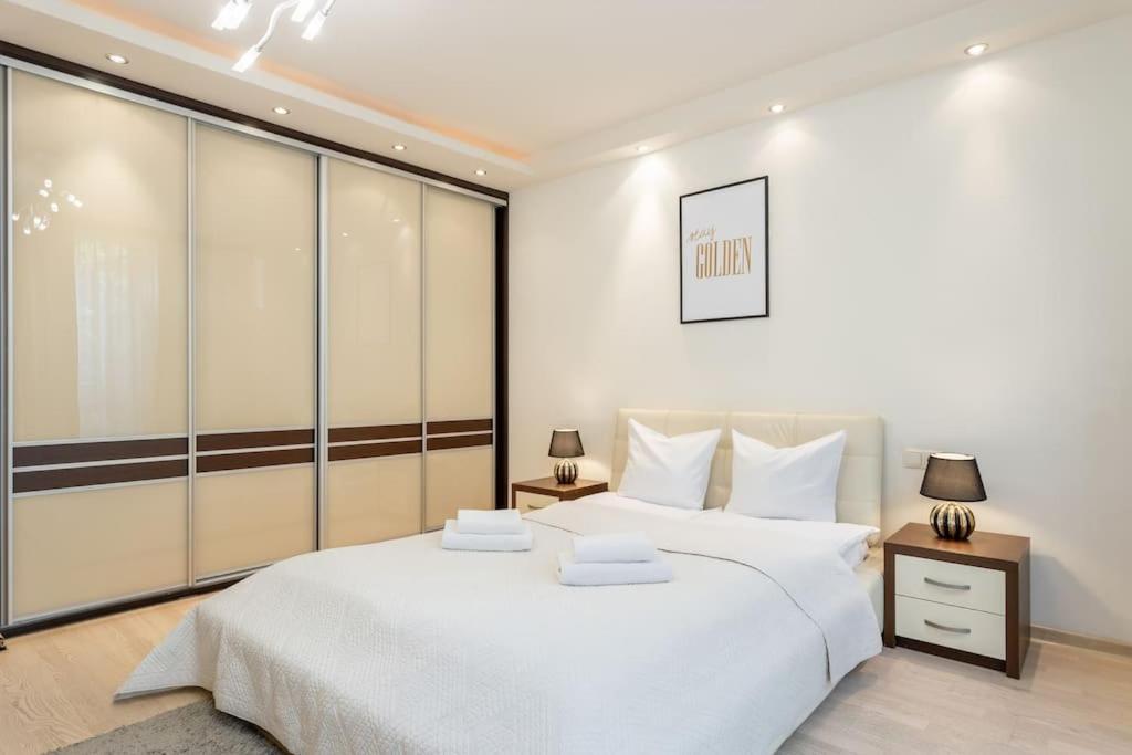 Апартаменти Urban Chic - One Bedroom -luxury - Grzybowska 5 Варшава